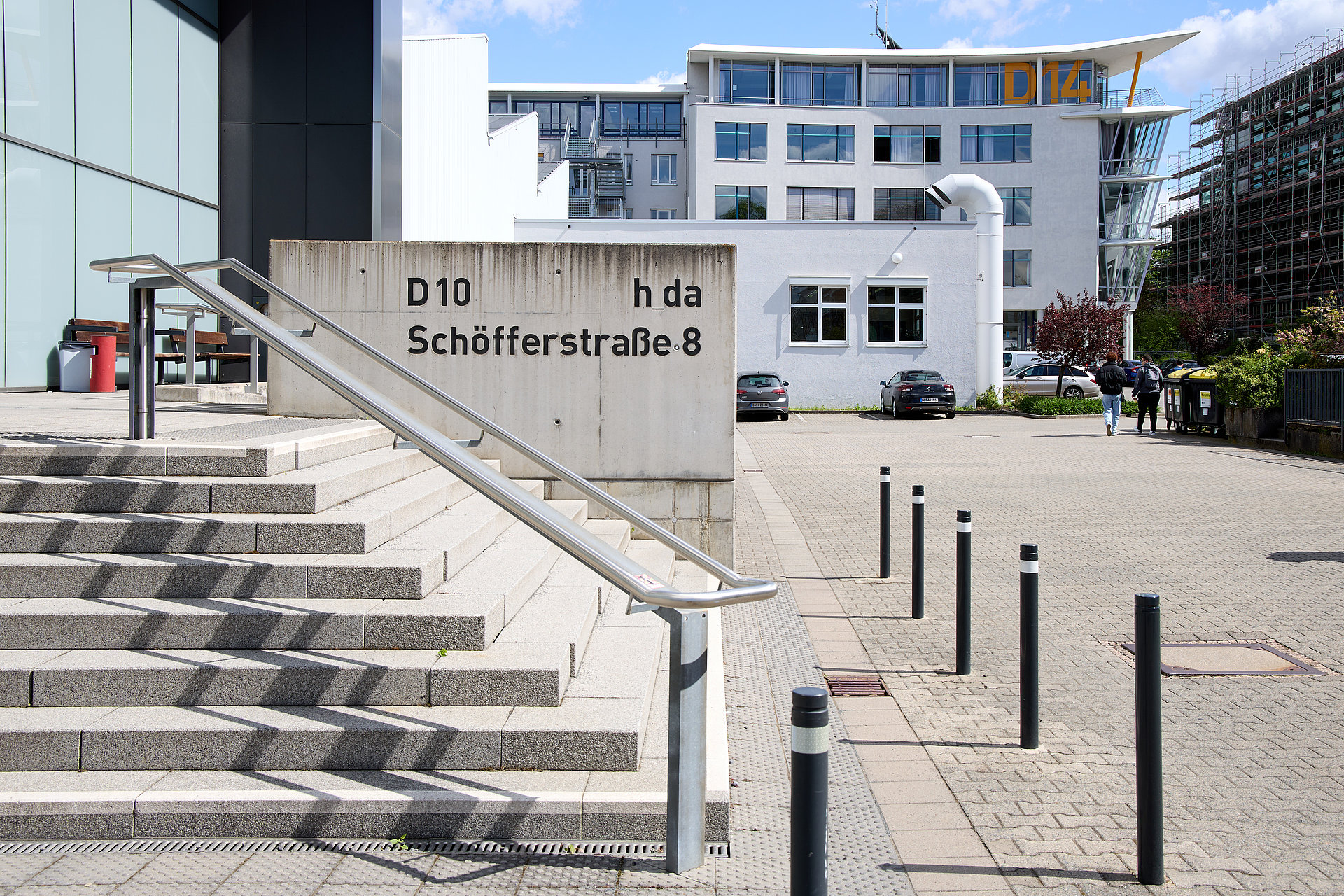 Ansicht auf Gebäude D10 im Vordergrund und D14 im Hintergrund
